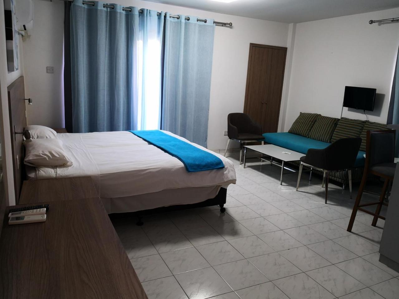 Lobelia Apartments ลิมาซอล ภายนอก รูปภาพ